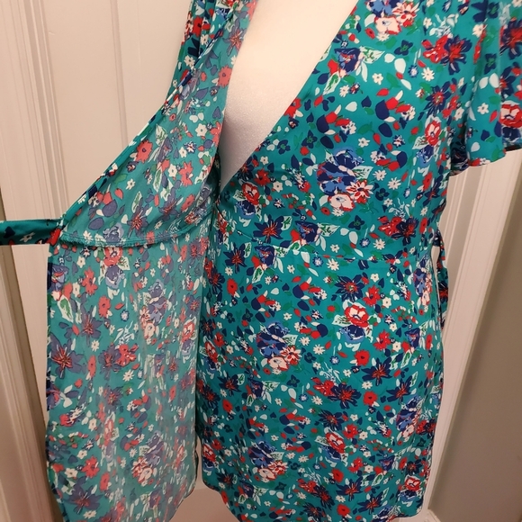 NWT J. CREW Floral Print Wrap Dress Size Missy 14, Colorful, Flutter Sleeves - Picture 5 of 9
